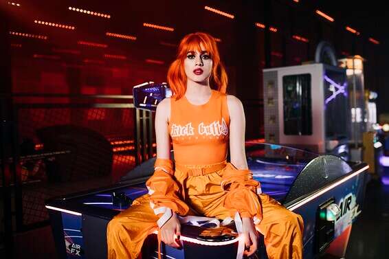 אין לי דרך יותר מושלמת להראות את עצמי. אלה לי // צילום: תום סיימון